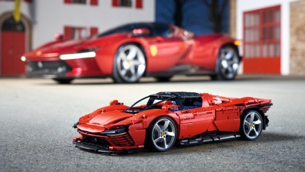 Ferrari Daytona SP3 di Lego Technic l'icona si fa in 3778 pezzi 